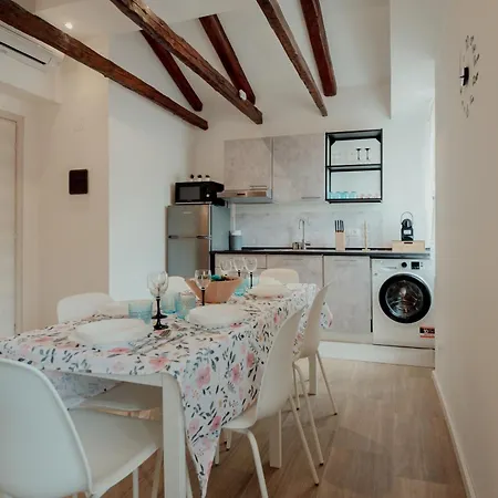 La Bussola Bianca Apartment *